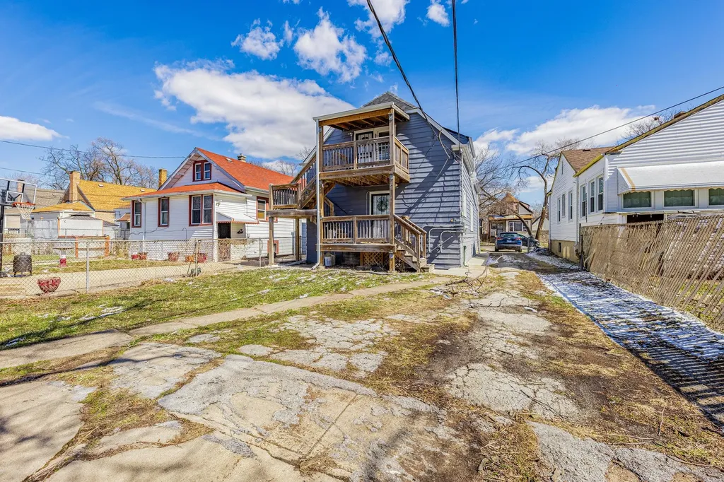 10044 South La Salle Street Chicago IL 60628