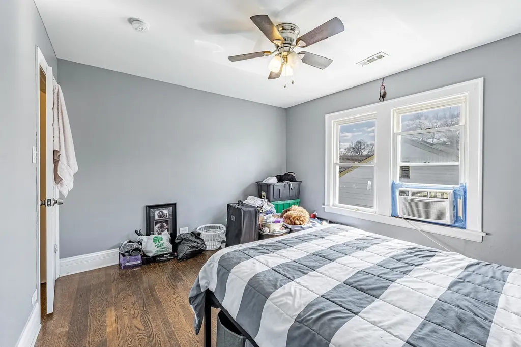 10044 South La Salle Street Chicago IL 60628