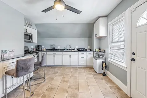 10044 South La Salle Street Chicago IL 60628