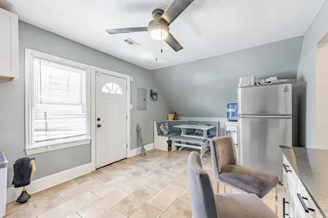 10044 South La Salle Street Chicago IL 60628
