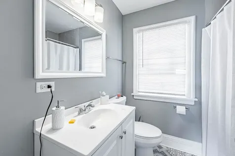 10044 South La Salle Street Chicago IL 60628
