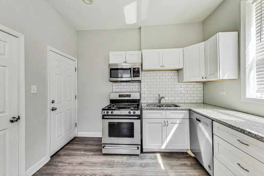 2821 West 25th Street Chicago IL 60623