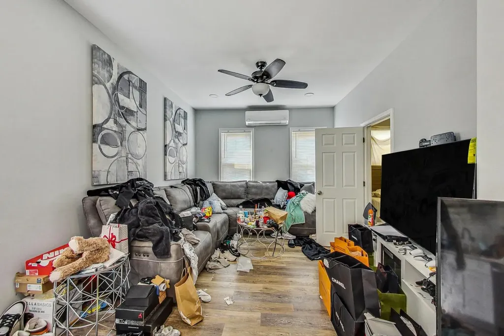 2821 West 25th Street Chicago IL 60623