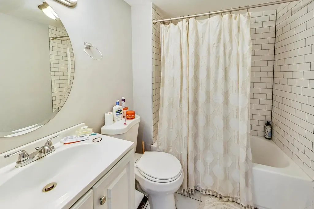 2821 West 25th Street Chicago IL 60623