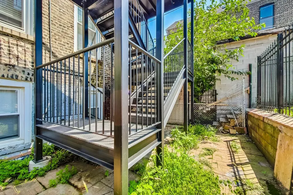 2821 West 25th Street Chicago IL 60623