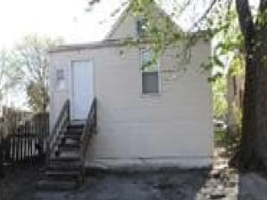 7516 South Lafayette Avenue Chicago IL 60620