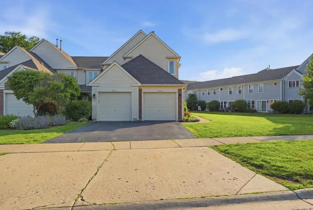 304 University Lane Elk Grove Village IL 60007