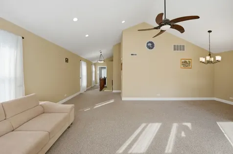 304 University Lane Elk Grove Village IL 60007
