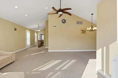 304 University Lane Elk Grove Village IL 60007