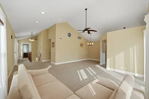 304 University Lane Elk Grove Village IL 60007