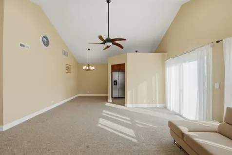 304 University Lane Elk Grove Village IL 60007