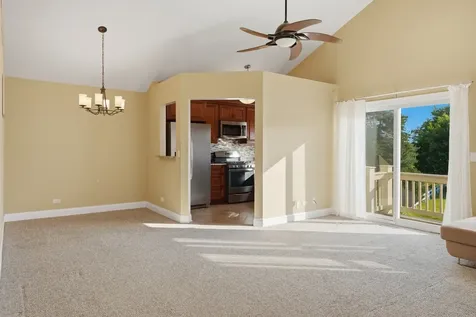 304 University Lane Elk Grove Village IL 60007