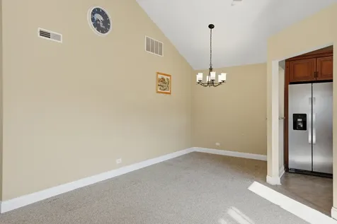 304 University Lane Elk Grove Village IL 60007