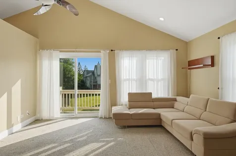 304 University Lane Elk Grove Village IL 60007