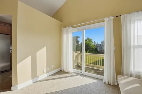 304 University Lane Elk Grove Village IL 60007