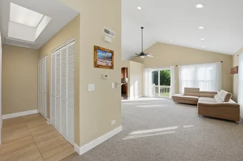 304 University Lane Elk Grove Village IL 60007