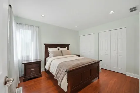 304 University Lane Elk Grove Village IL 60007
