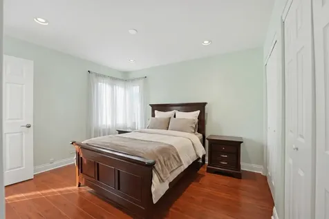 304 University Lane Elk Grove Village IL 60007