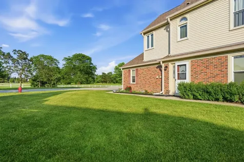 304 University Lane Elk Grove Village IL 60007