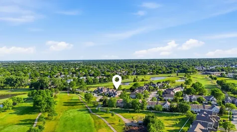 304 University Lane Elk Grove Village IL 60007