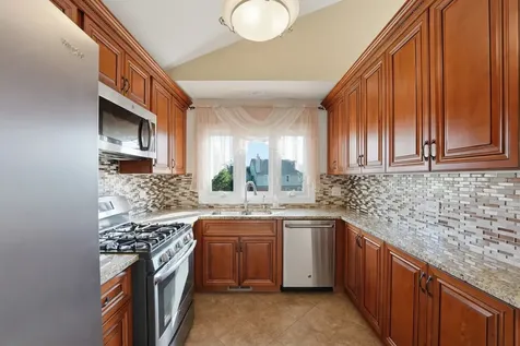 304 University Lane Elk Grove Village IL 60007