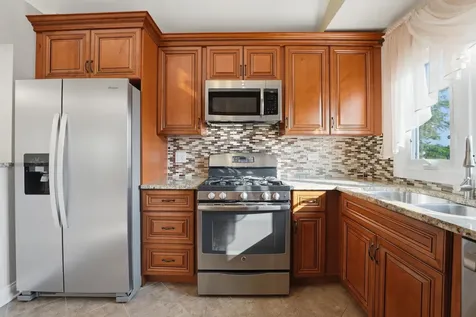 304 University Lane Elk Grove Village IL 60007