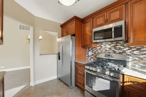 304 University Lane Elk Grove Village IL 60007