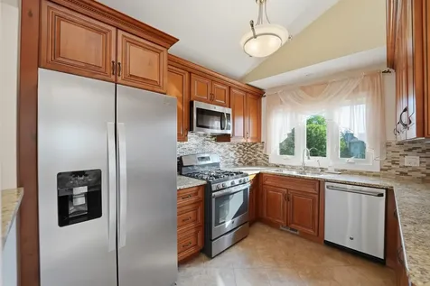 304 University Lane Elk Grove Village IL 60007