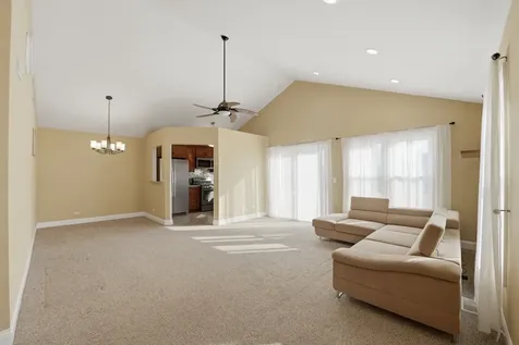 304 University Lane Elk Grove Village IL 60007