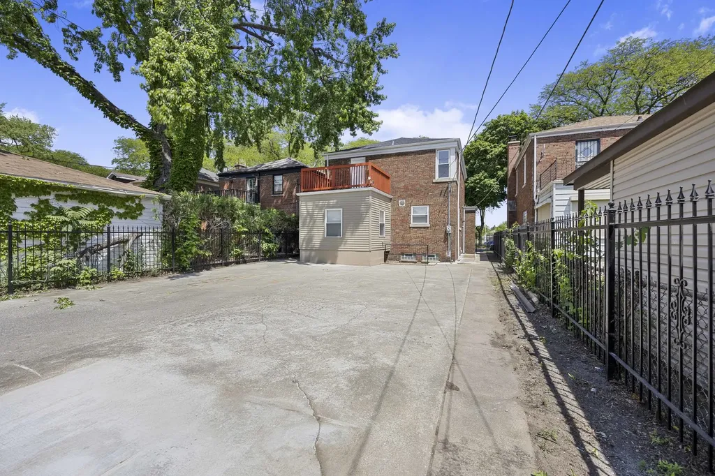 8218 South Yates Boulevard Chicago IL 60617