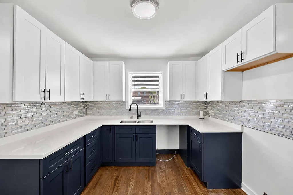 8218 South Yates Boulevard Chicago IL 60617