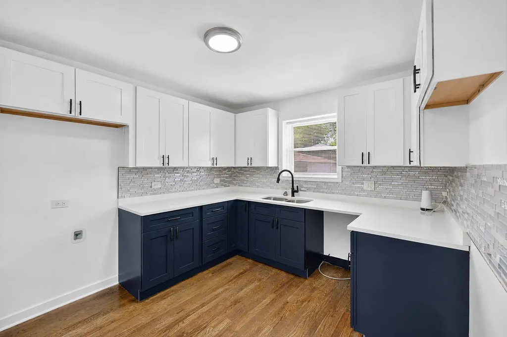 8218 South Yates Boulevard Chicago IL 60617