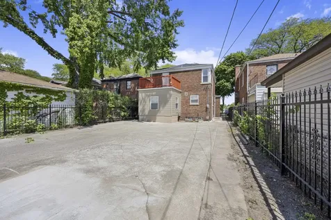 8218 South Yates Boulevard Chicago IL 60617
