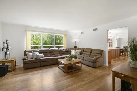 162 Wellington Court Grayslake IL 60030