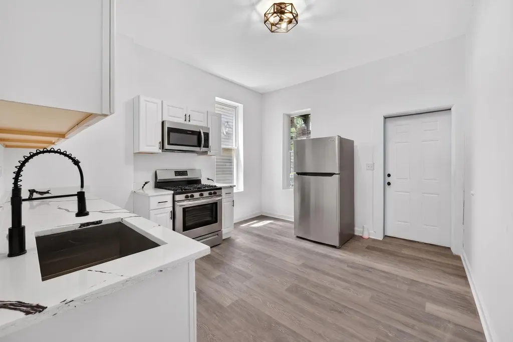 6018 South Sangamon Street Chicago IL 60621