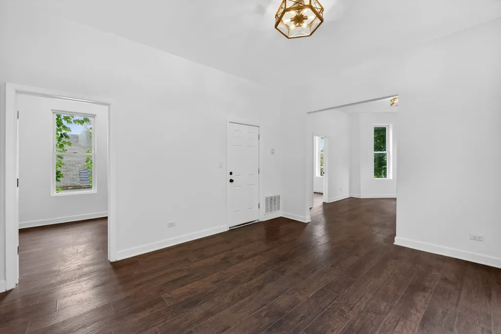 6018 South Sangamon Street Chicago IL 60621