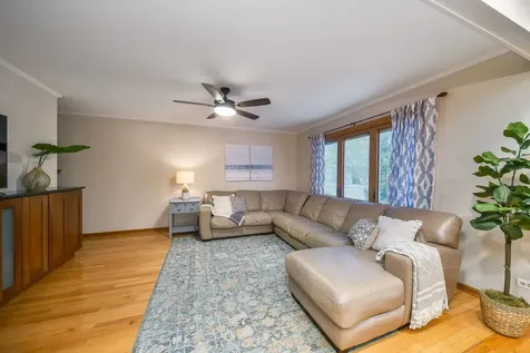 1210 Robin Drive Elk Grove Village IL 60007