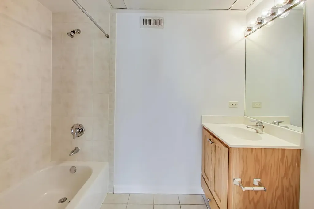 1919 South Michigan Avenue Chicago IL 60616