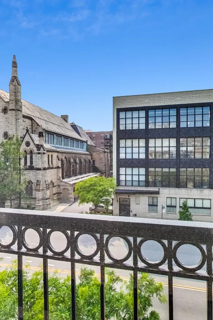 1919 South Michigan Avenue Chicago IL 60616