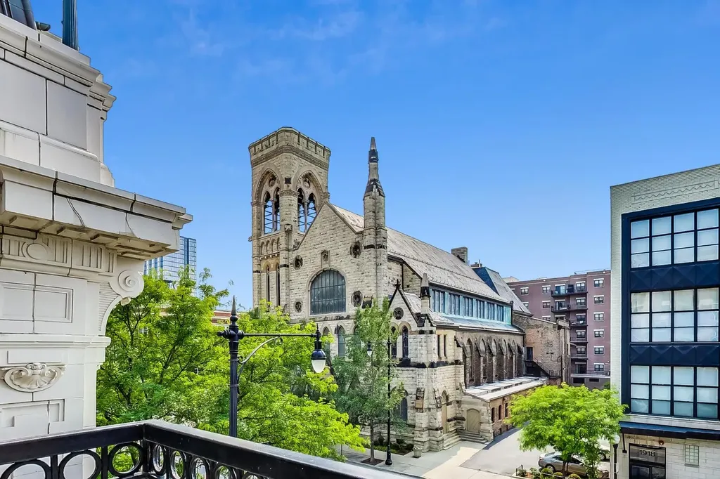 1919 South Michigan Avenue Chicago IL 60616