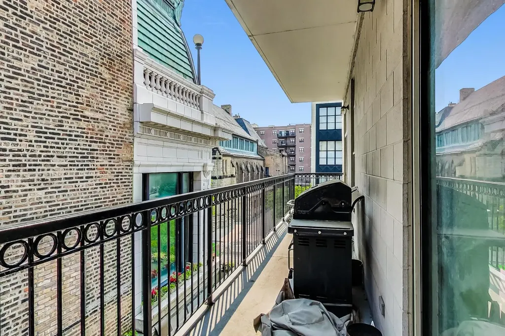 1919 South Michigan Avenue Chicago IL 60616