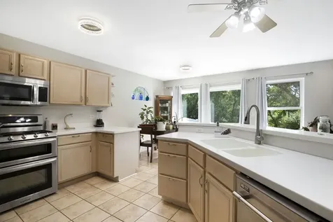 81 Misty Hill Lane Hainesville IL 60030