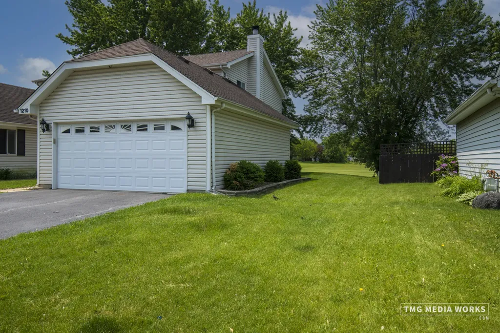 1210 Andover Circle Aurora IL 60504