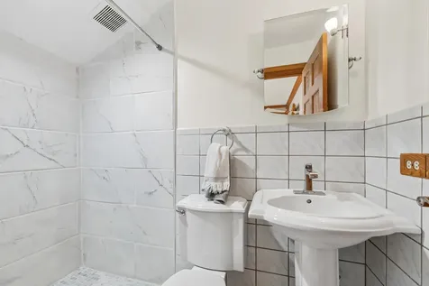 192 Waubansee Road Riverside IL 60546