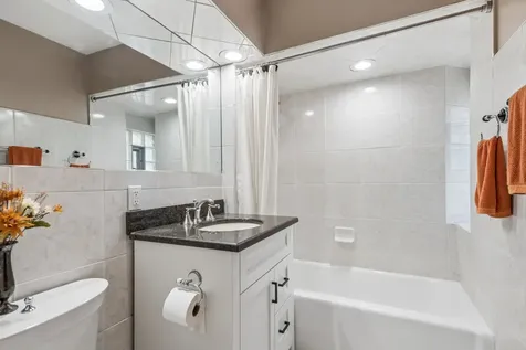 192 Waubansee Road Riverside IL 60546