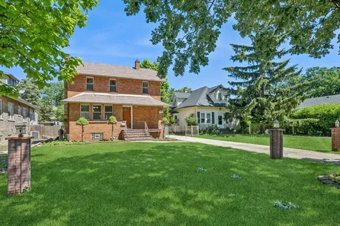 192 Waubansee Road Riverside IL 60546