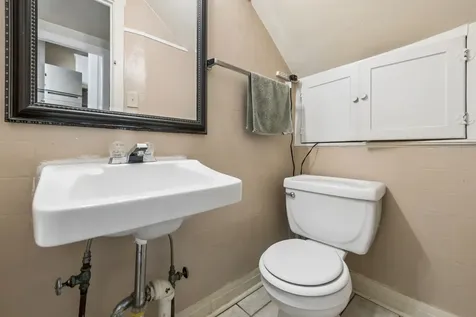 192 Waubansee Road Riverside IL 60546