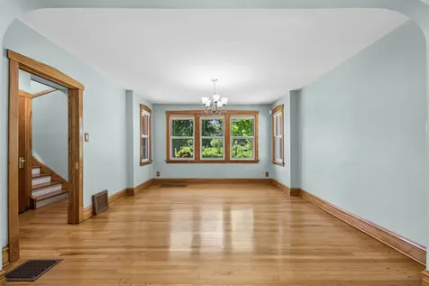 192 Waubansee Road Riverside IL 60546