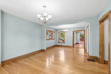192 Waubansee Road Riverside IL 60546