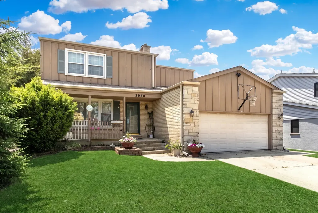 2950 Briarwood Drive W Mount Prospect IL 60056